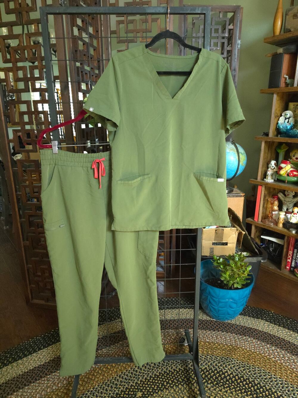 FIGS Women's Scrub Set Casma 3-Pocket Top & Zamora Jogger Pants Moss Green Large